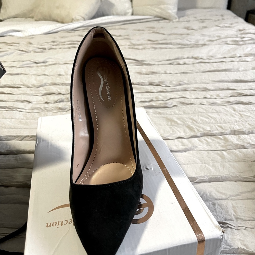 Brand New Never Worn Black Pumps